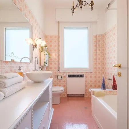 Fabula 3 With Private Bathroom 4* Bolonia