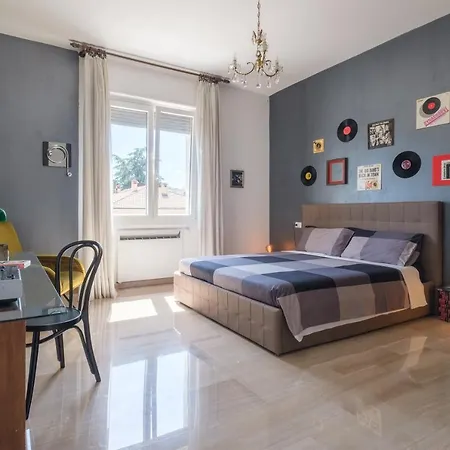 Fabula 3 With Private Bathroom Bed and breakfast Bolonia