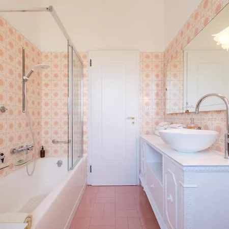 Fabula 3 With Private Bathroom Bed and breakfast *