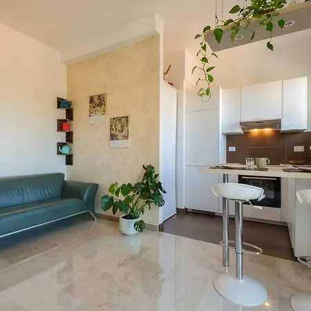 Fabula 3 With Private Bathroom *