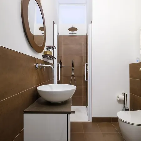 לינה וארוחת בוקר Fabula 3 With Private Bathroom בולוניה