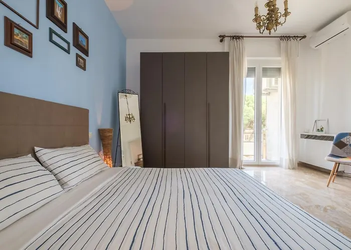 Fabula 3 With Private Bathroom 4*